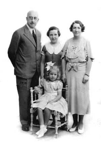 Simon family, Jarnac, France, 1935