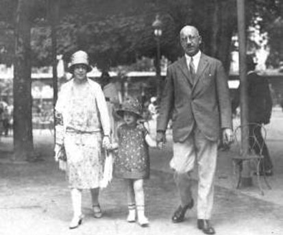 Agnes and George Simon c1932 with daughter