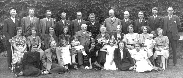 Robert and Rachel Baxter with family on their Golden Wedding day.