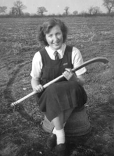 "Dorrie" (Goose) Menai photo c1946