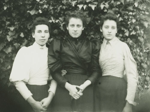 Jessis, Ellen and Alice Harvey